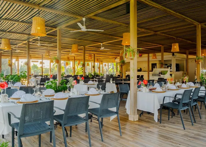 Sural Semesteranläggning (resort) Side